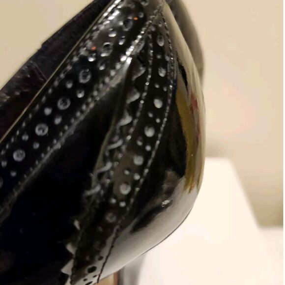 KATE SPADE Kelley Black Patent Leather "Wingtip" Pattern Pumps Sz.6.5 Ret. $328 - Picture 3 of 8